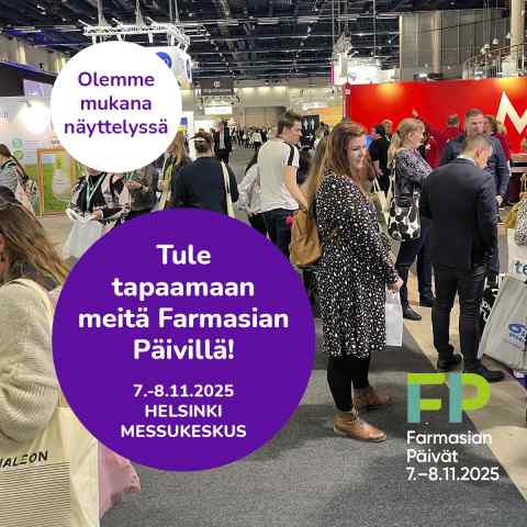 ihmisiä messuilla käytävällä esittelyständien välissä